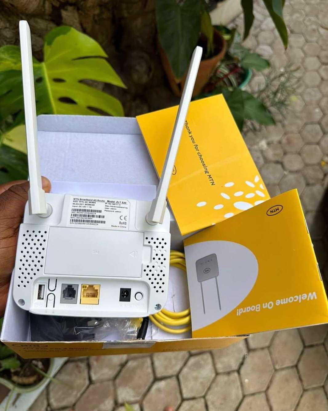 Universal 4G LTE Router (Enjoy a very fast and stable internet connection)